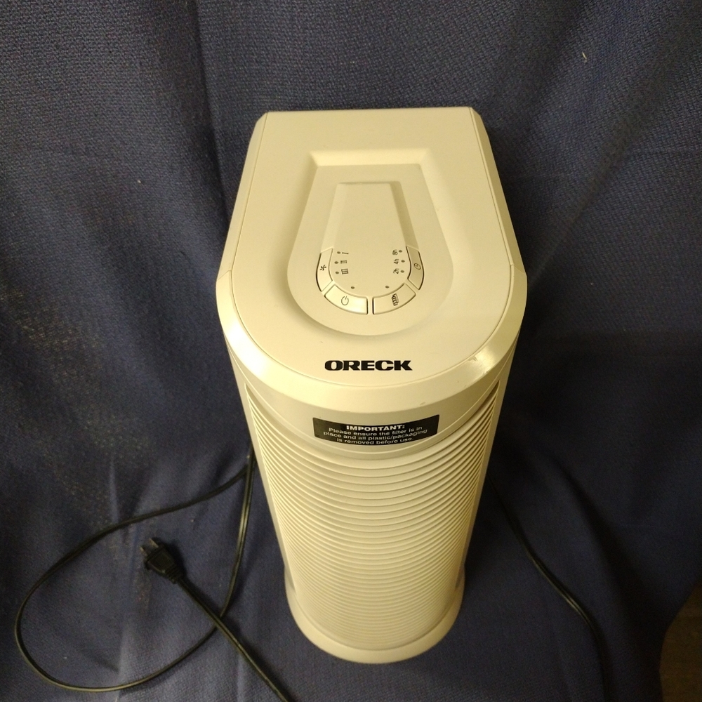 Oreck Air Tower Purifier Model  WK17500QPC 3-Speed Portable HEPA Filtration USED